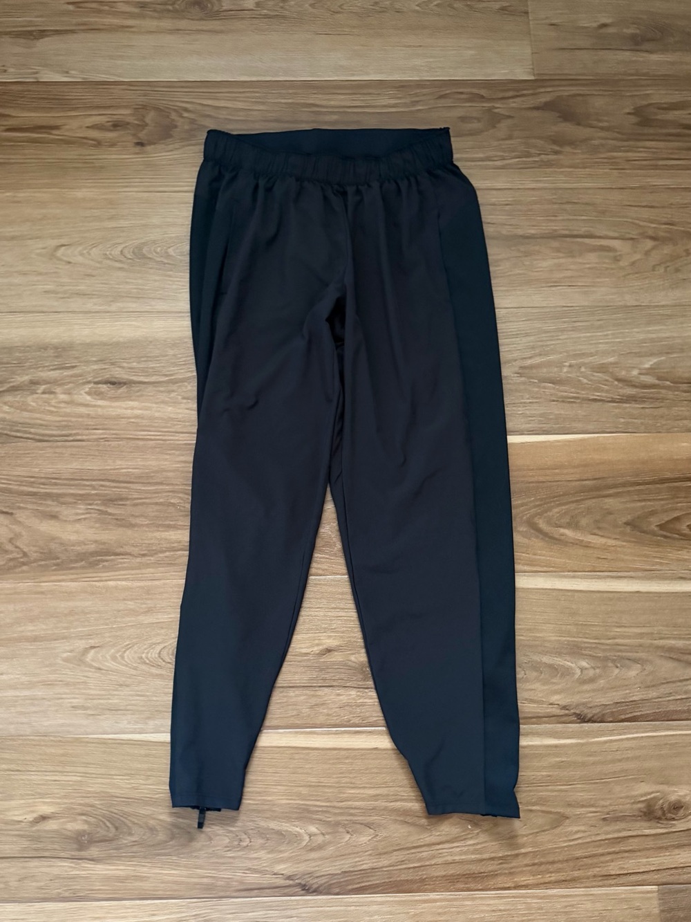 Brooks women’s sz M Running Jogger Pants - Pull on, Black